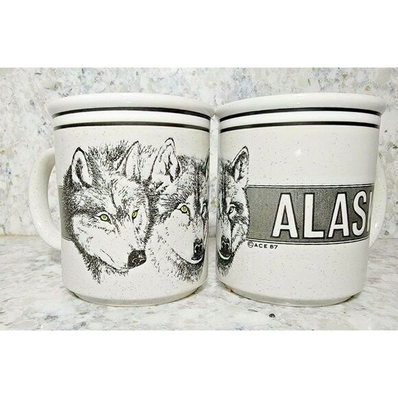 Alaska Wolf Mug Set Coffee Cups Tea Hot Chocolate Set of 2 White and Black - Picture 1 of 4